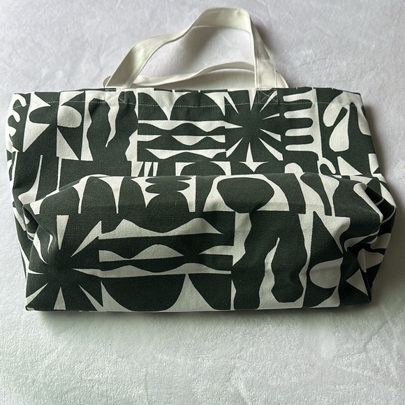NWOT Vuori Extra Large Canvas Tote - Picture 5 of 10